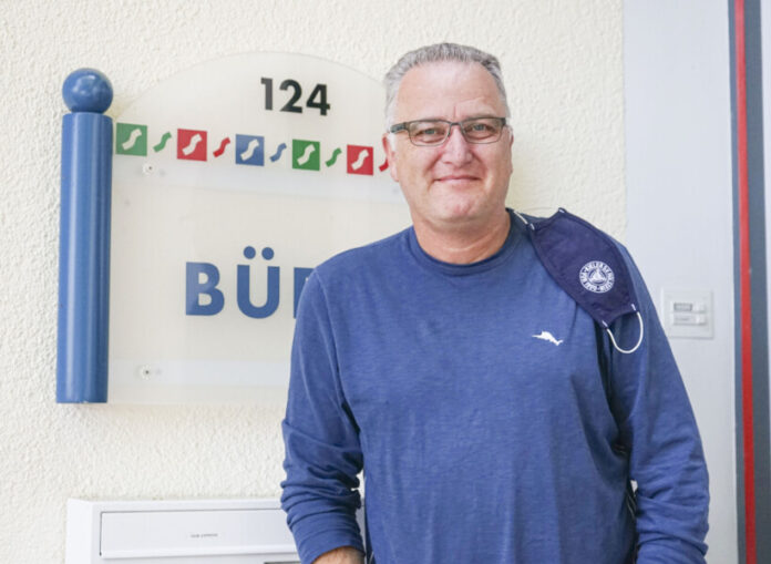 Dirk Struck mit Holstein-Maske_01A