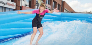 Wellenreiten und Eisessen