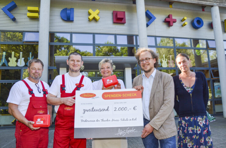 Spende für die Grundschule