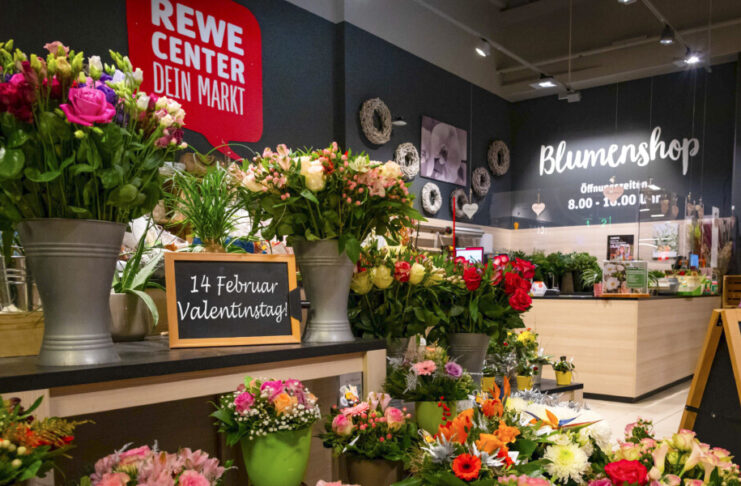 Etwas Süßes für die Süßen REWE Center Kiel Blumenshop