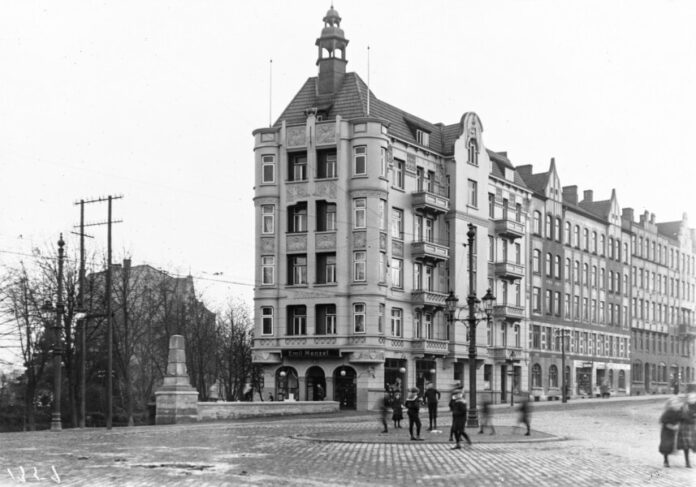Wohn- und Geschäftshäuser in der Alten Lübecker Chaussee 2 und in der Hamburger Chaussee 3