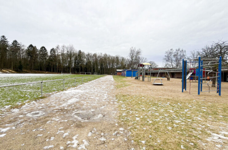 Werkstatt-Mitarbeiter bleiben zurück Sportplatz Hammer