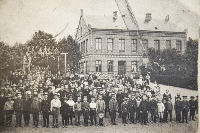 1894 Schule Kinder 1