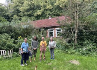 Wilder „Abenteuerspielplatz“ im Wald Das aktuelle Waldhaus-Team