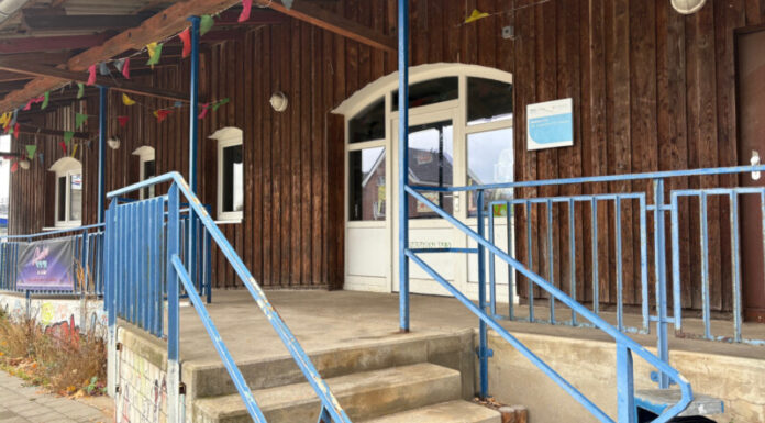 Das Foto zeigt den Eingang des Jugendtreffs 113