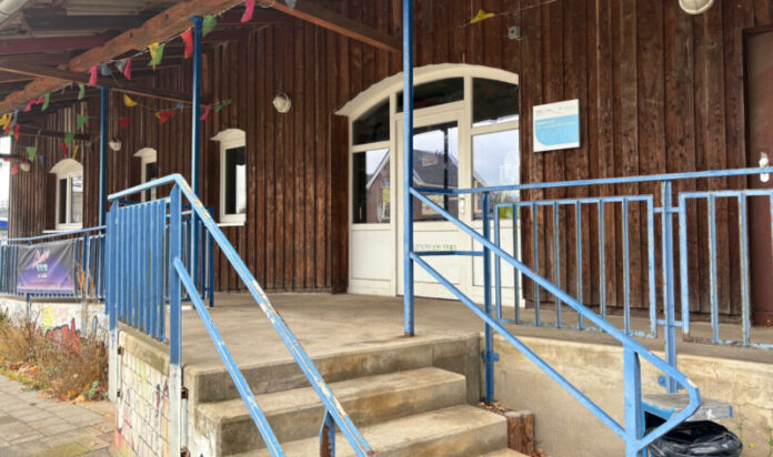 Das Foto zeigt den Eingang des Jugendtreffs 113