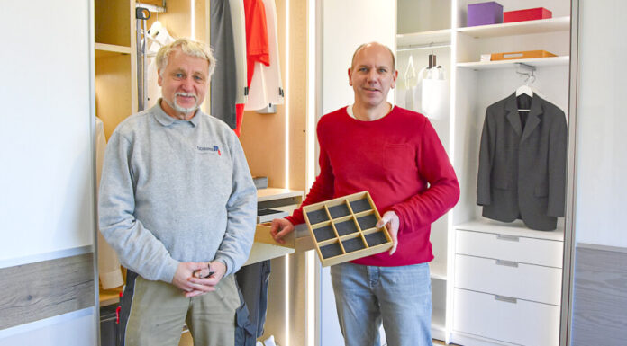 Tischlermeister Christian Maas (rechts) und Volker Bluhm