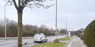 Das Bild zeigt einen Teil des Radweges an der Saarbrückenstraße in Kiel.