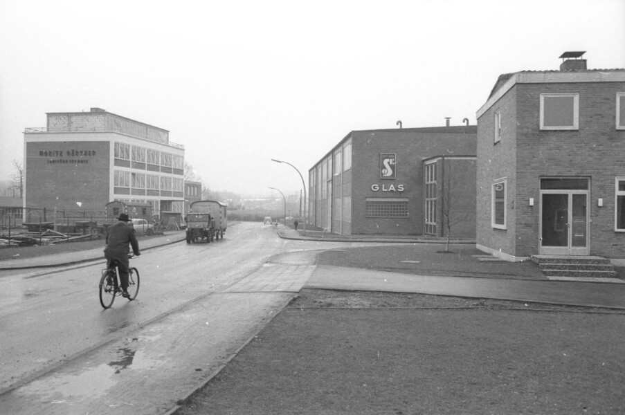 Bild von Sanitärtechnik Moritz Gärtner (Nr. 9) und rechts Glasbaubetrieb Glasservice Kiel (GSK).