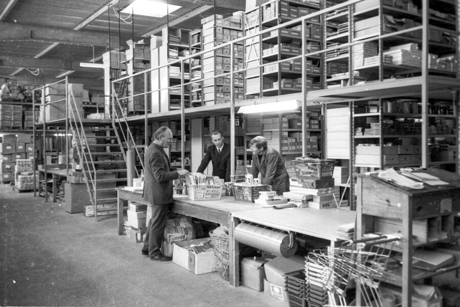 Foto vom Lager des Papier- und Schreibwarengroßhandel Rix & Iwersen am Speckenbeker Weg 130 aus dem Jahr 1979