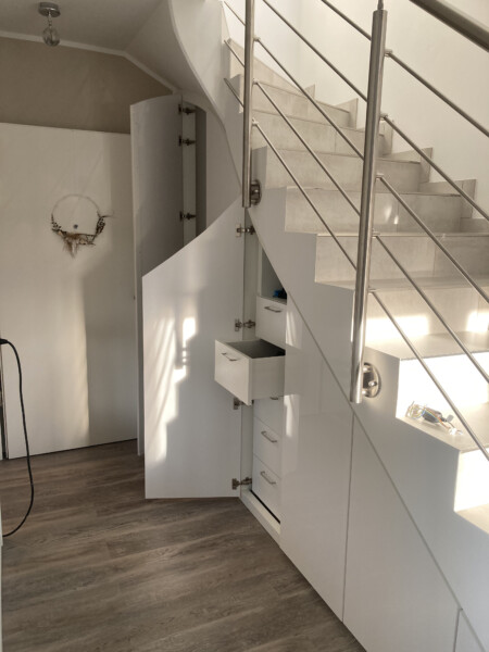 Raumkreativ Einbauschrank unter Treppe