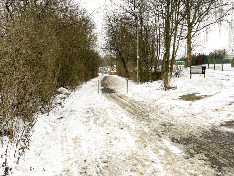 Ungeräumter Gehweg zwischen Poppenbrügger Weg und Wellseedamm