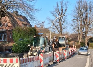 Baustelle in der Rendsburger Landstraße wegen Asphaltierungsarbeiten