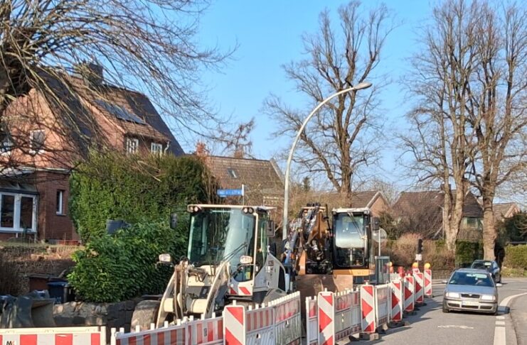 Baustelle in der Rendsburger Landstraße wegen Asphaltierungsarbeiten