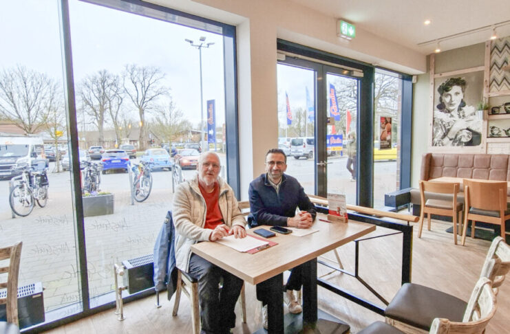 Unser neuer Oberbürgermeister KIEL LOKAL-Redakteur Winfried Jöhnk im Gespräch mit Samet Yilmaz.