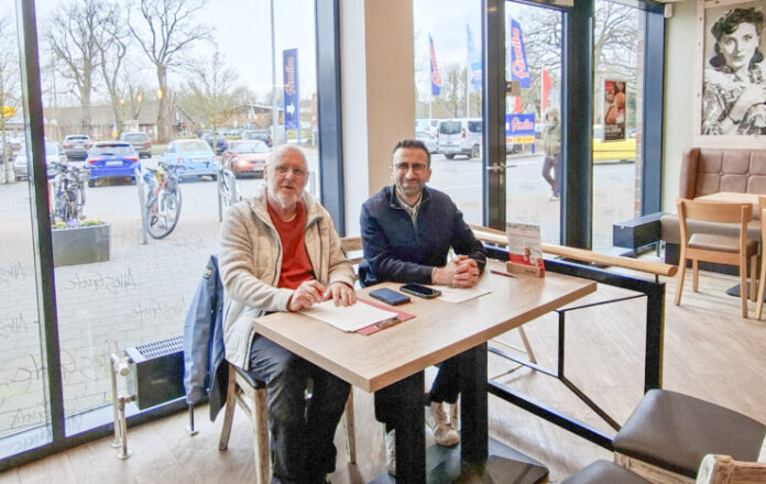Winfried Jöhnk und Samet Yilmaz. KIEL LOKAL-Redakteur Winfried Jöhnk im Gespräch mit Samet Yilmaz.