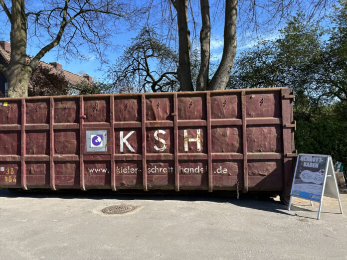 Die Schrottcontainer für die Sammlung in Flintbek