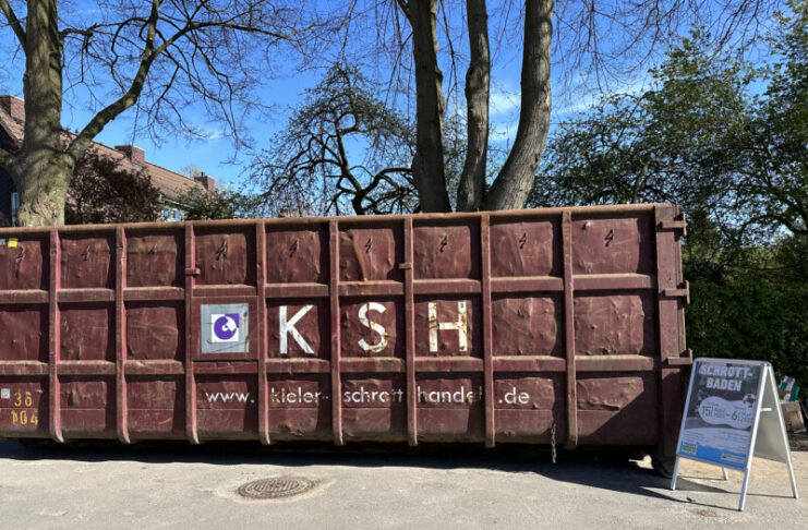 Die Schrottcontainer für die Sammlung in Flintbek