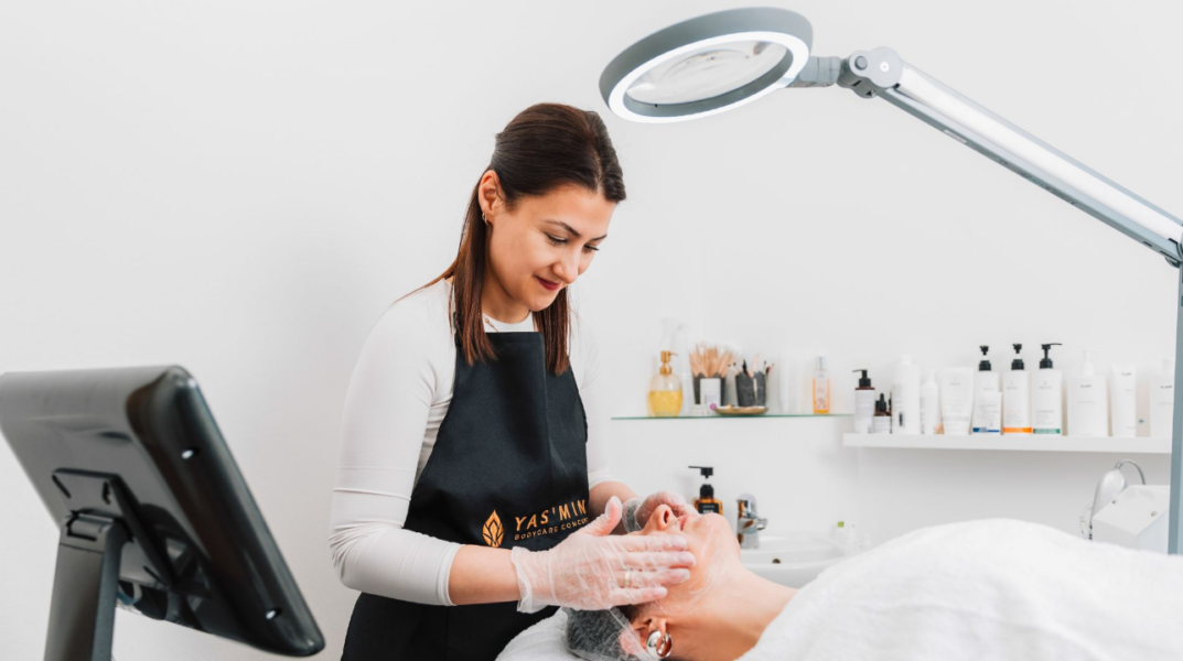 Gesichtsbehandlung bei YASMIN Bodycare Concept