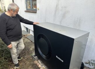 Mit Wärmepumpe unabhängig von Gas werden Jürgen Gebauer freut sich über die Wärmepumpe am Haus.