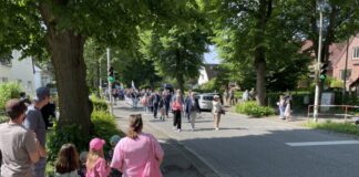 Kronshagen-Schau am 6. Juni 2026 Festmarsch, Livemusik, Tombola und Mitmachaktionen: Die Kronshagen-Schau bietet am Bürgerhaus ein buntes Programm für die ganze Familie.