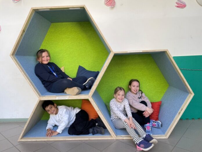 Neue Sitzwaben in der Theodor-Heuss-Schule Kiel