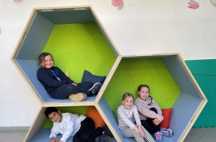 Neue Sitzwaben in der Theodor-Heuss-Schule Kiel