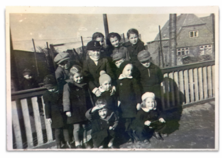 Gruppenbild von 1945: Kinder aus Hassee