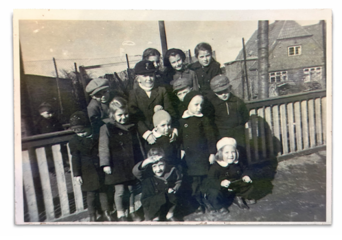 Gruppenbild von 1945: Kinder aus Hassee