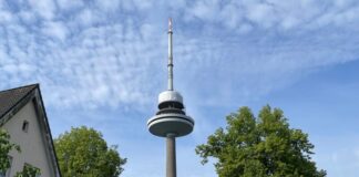 Sanierung Fernsehturm Kiel: Bauarbeiten in luftiger Höhe über dem Vieburger Gehölz