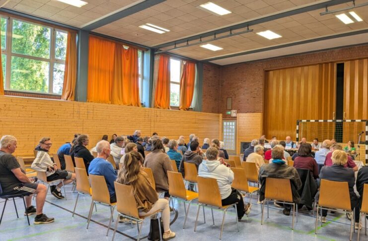 Heizkosten in Hof Hammer: OBR lud Stadtwerke und Demandt ein Heizkosten Hof Hammer: 359. Sitzung des Ortsbeirats in der Turnhalle der Uwe-Jens-Lornsen-Schule