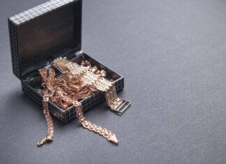 Alten Schmuck verkaufen: So erkennen Sie den Wert Ihrer Schätze alten Schmuck verkaufen: Wer Klarheit über den Wert seiner Schmuckstücke erhalten möchte, kann diese unverbindlich von einem Fachbetrieb prüfen lassen.
