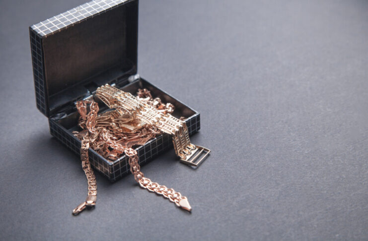 Alten Schmuck verkaufen: So erkennen Sie den Wert Ihrer Schätze alten Schmuck verkaufen: Wer Klarheit über den Wert seiner Schmuckstücke erhalten möchte, kann diese unverbindlich von einem Fachbetrieb prüfen lassen.