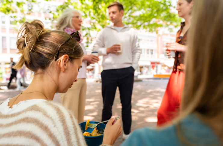 Mehrwegbecher in Kiel: Offensive für weniger Einwegmüll Mehrwegbecher Kiel Durch die Wiederverwendung sparen Mehrwegverpackungen Rohstoffe, schonen damit Ressourcen und reduzieren die Abfallmenge.