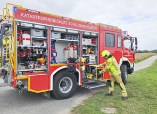 Feuerwehr Ottendorf: Gut gerüstet für Katastrophen und Blackouts Feuerwehr Ottendorf neues Fahrzeug für den Katastrophenschutz