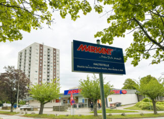 Erst der Bagger, dann der Bus Der Markant-Parkplatz