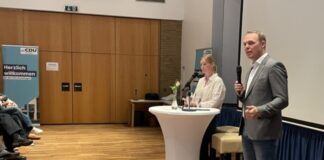 Nora von Massow und Ingo Sander beim Vortrag im Bürgerhaus
