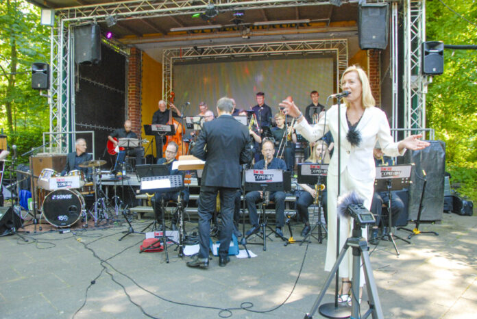 Swing Company mit Susanna Rosendahl Dorfkirche mon amour Swing Company
