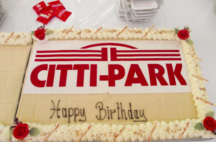 20 Jahre CITTI-PARK Kiel: Großes Jubiläumsprogramm im September 20 Jahre CITTI-PARK Kiel: Torte Happy Birthday
