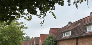 „Klein Moskau“ in Kiel-Hassee: Kerndämmung senkt Heizkosten um 20 Prozent Häuser in "Klein Moskau" - Kiel-Hassee