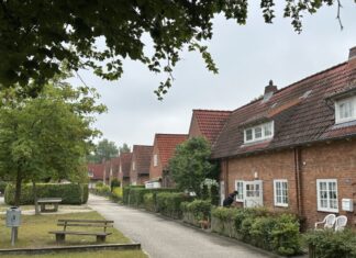 „Klein Moskau“ in Kiel-Hassee: Kerndämmung senkt Heizkosten um 20 Prozent Häuser in "Klein Moskau" - Kiel-Hassee