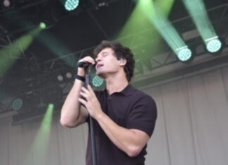 Wer rechtzeitig bucht, bekommt die besten Plätze, sei es zum Auftritt von Wincent Weiss oder zum Comedyabend Fotos: Carsten Frahm (2)