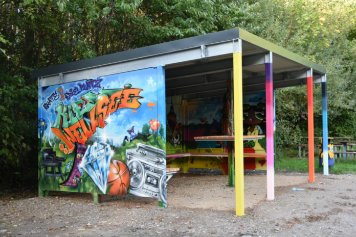 OBR1 Der neue Unterstand am Skatepark Wellsee wurde bei einem Graffiti-Projekt gemeinsam von Künstlern und Jugendlichen gestaltet.Foto: Christina Kreyenberg