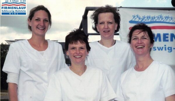 Sie waren schon 2006 gemeinsam beim Firmenlauf am Start, von links: Frau Krieger, Frau Müller, Frau Bahr und Apothekerin Doris Salim. Foto: vico